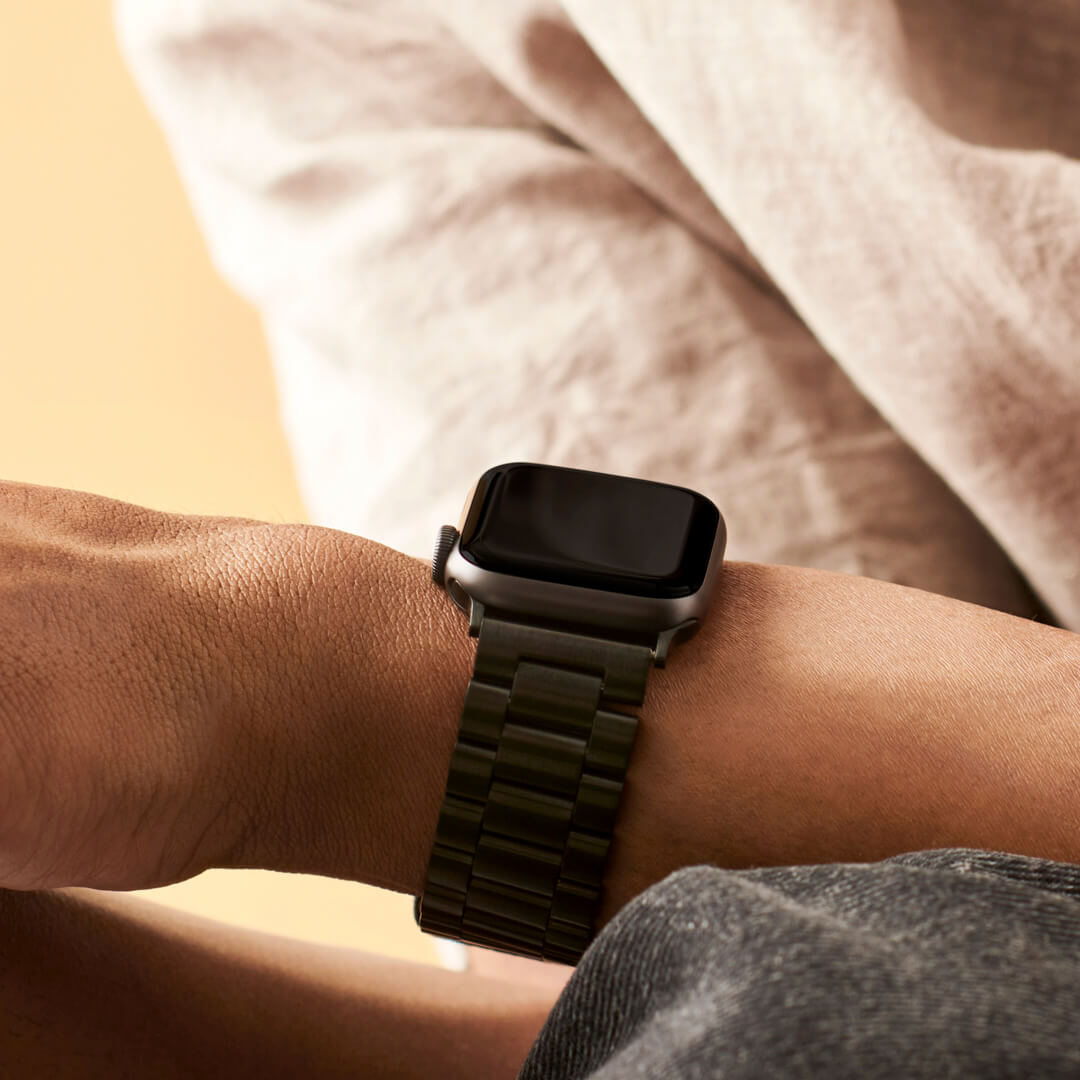 Classic Stainless Steel Apple Watch Band in Space Black The