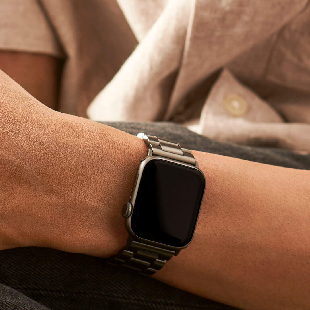 Classic Stainless Steel Apple Watch Band - Graphite